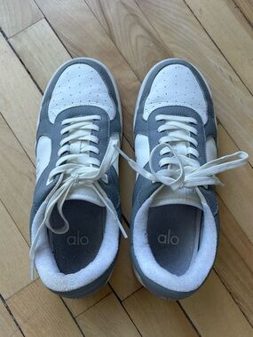 ALO Recovery Mode Sneaker | M7.5 W9 | White and Gray